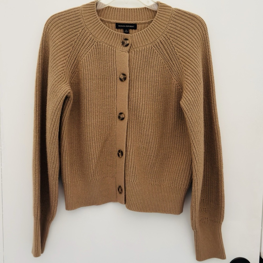 BANANA REPUBLIC Cardigan Womens M Beige Solid Knit Preppy Cozy Chic Minimalist